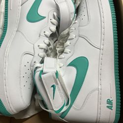 Men’s Nike Air Force Ones Miss