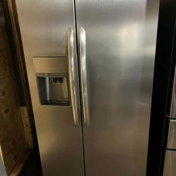 Refrijerador Frijidaire Doble Puerta De 36 Pulgadas De Ancho Y Estufa Frijidaire De Gas 30 Pulgadas De Ancho 