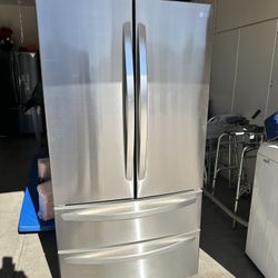  LG Refrigerator