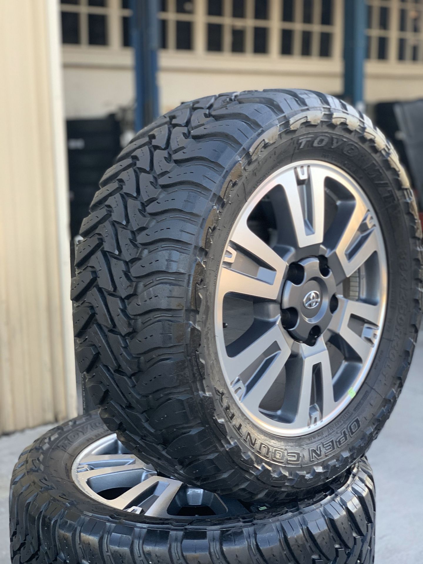 🥵🥵20s TOYOTA TUNDRA/SEQUOIA BRAND NEW WHEELS WITH USED 33”TOYO TIRES 🥵🥵