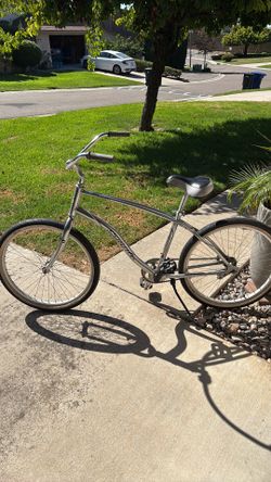 Simple single beach cruiser bike