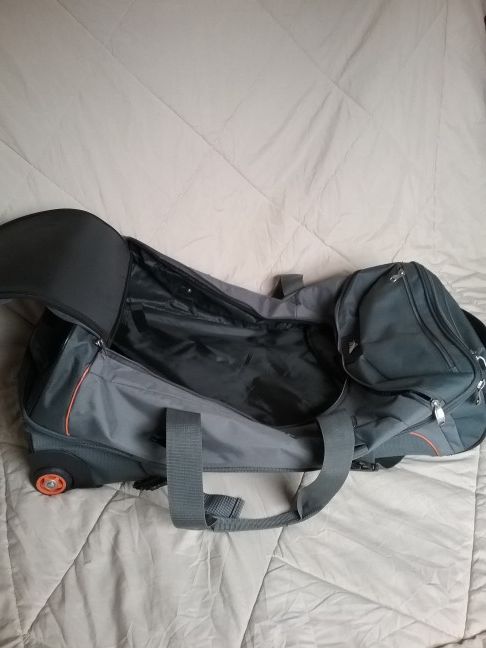 Rolling duffel bag