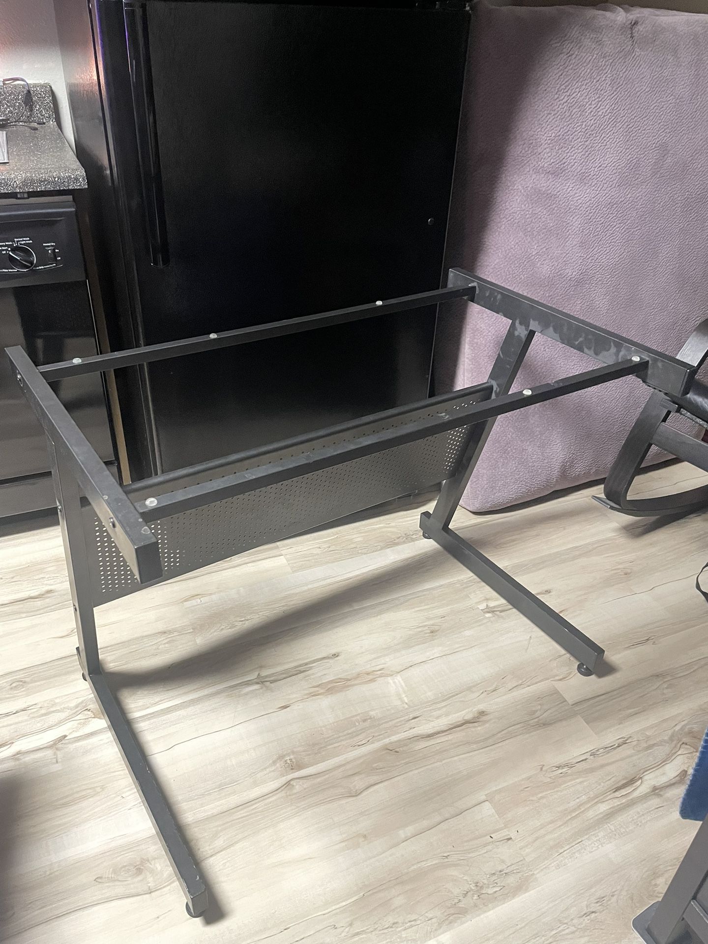 Metal Desk Frame (black)