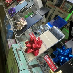 Clean And Unlocked With Warranty! Get Approved Today With $10 Deposit 