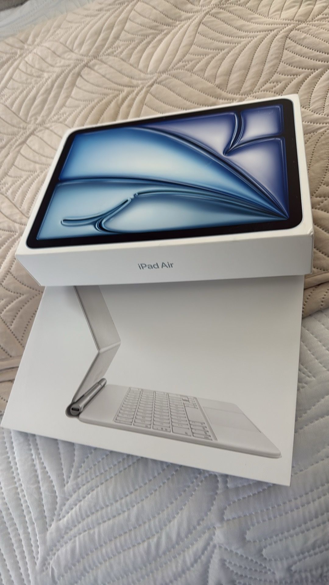 iPad Air 2024 M2 Blue/WiFi with Magic Keyboard - Sell/Trade