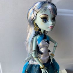 Monster High Frankie Stein 2012-13 Wishes Haunt The Casbah Fashion Doll