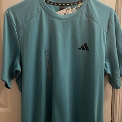Men’s Adidas Training Essentials Shirt Size Medium 