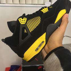 Air Jordan 4 Thunder (2023) 