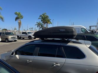 Thule Weekender rooftop cargo box