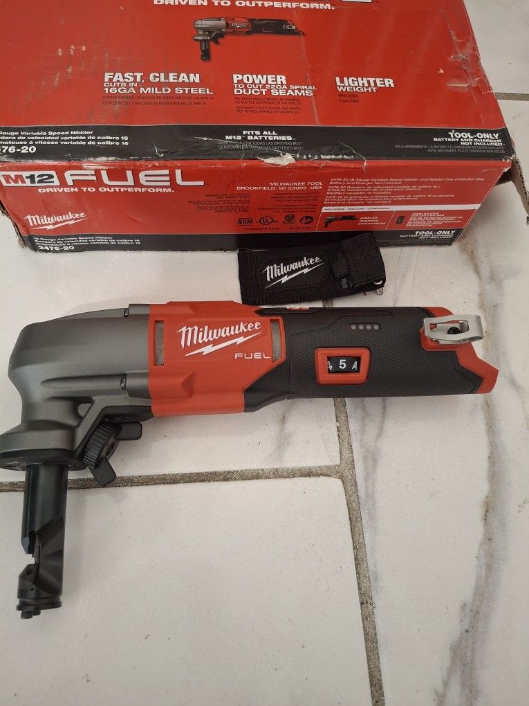Milwaukee M12 FUEL 16 Gauge Variable Speed Nibbler(tool only)