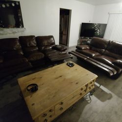 Beautiful Reclining Leather Couch Set $400 Obo