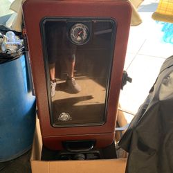 Pit Boss Propane Smoker/Integrated Smoke Box