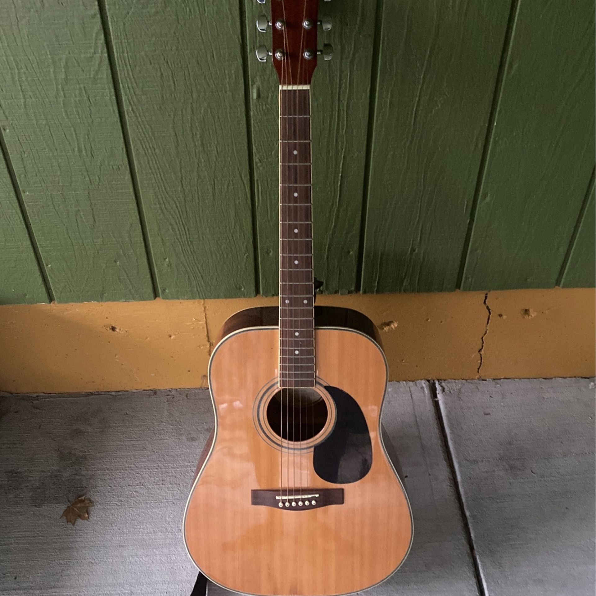 Guitarra Acústica $85.00.obo