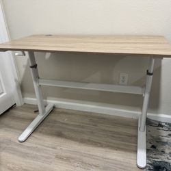 47 1/4” x 23 3/4” Manual Crank Standing Desk – Barely Used