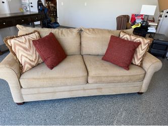 Couch Excellent condition!!!