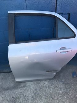 2014 Toyota Yaris door