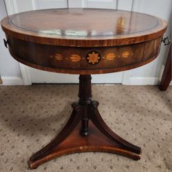 ROUND TABLE WITH DRAWER