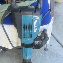 Makita 14 Amp 1-1/8 in. Hex Corded Variable Speed 35 lb. Demolition Hammer w/ Soft Start, LED, (1) Bull Point