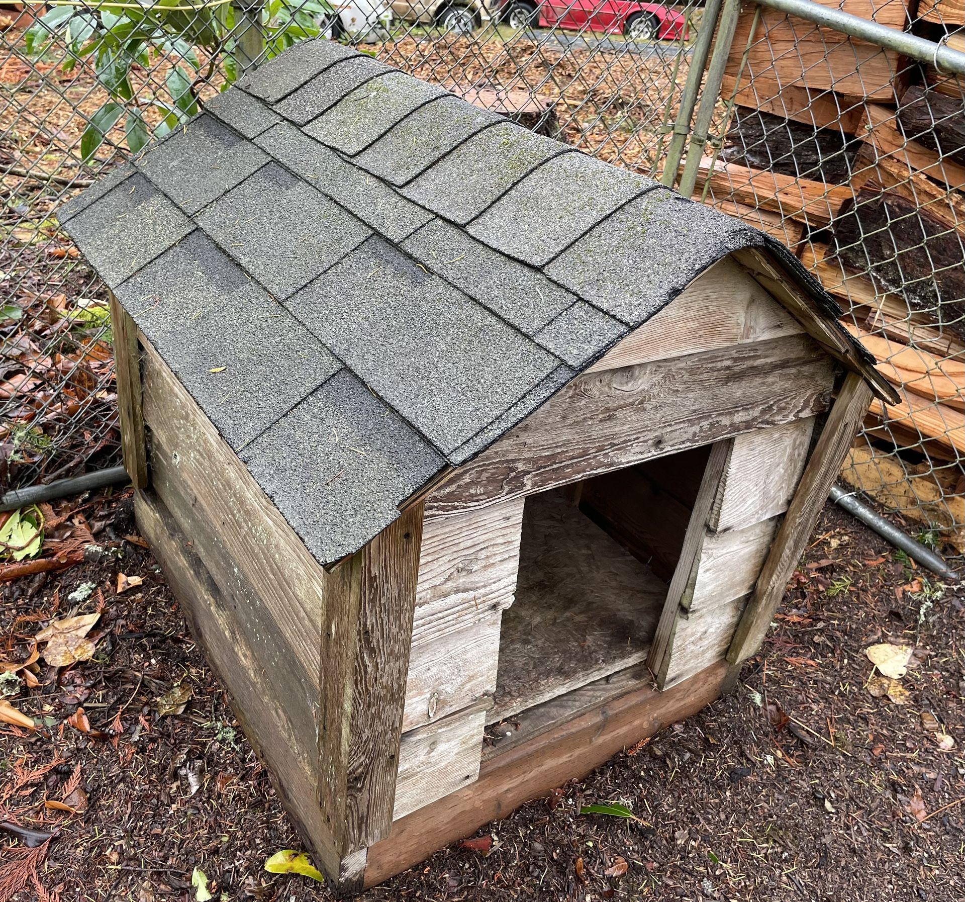 Nice Little Dog Pet House 3’ Long