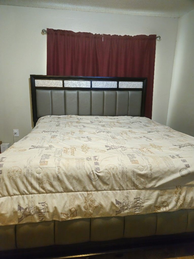 King size bed with box spring
