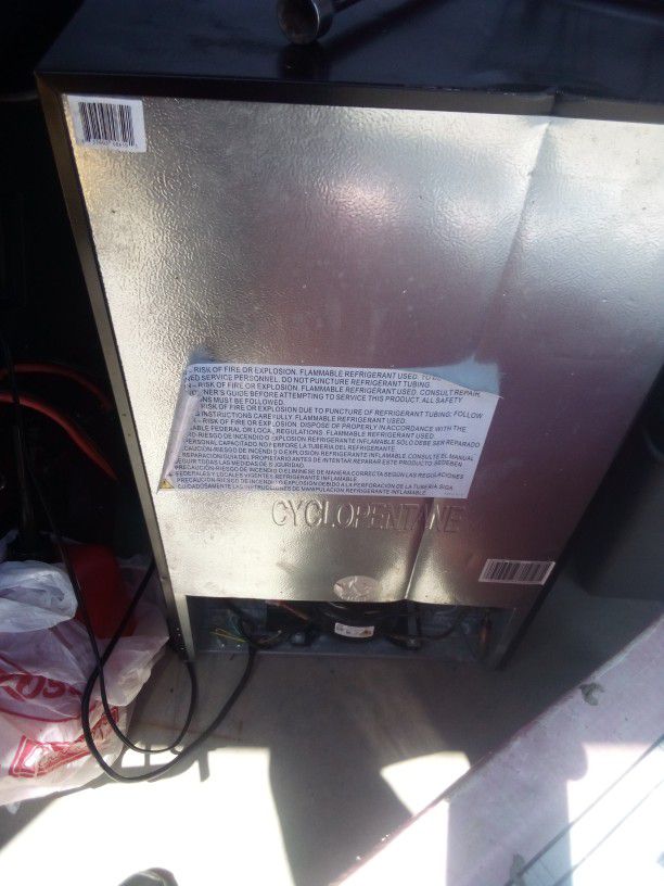 Mini fridge $75