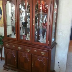 Hutch ,table And 6 Chairs