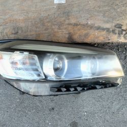 2016-2018 Kia Sorento Headlight With Light Bulbs And Accessories OEM.