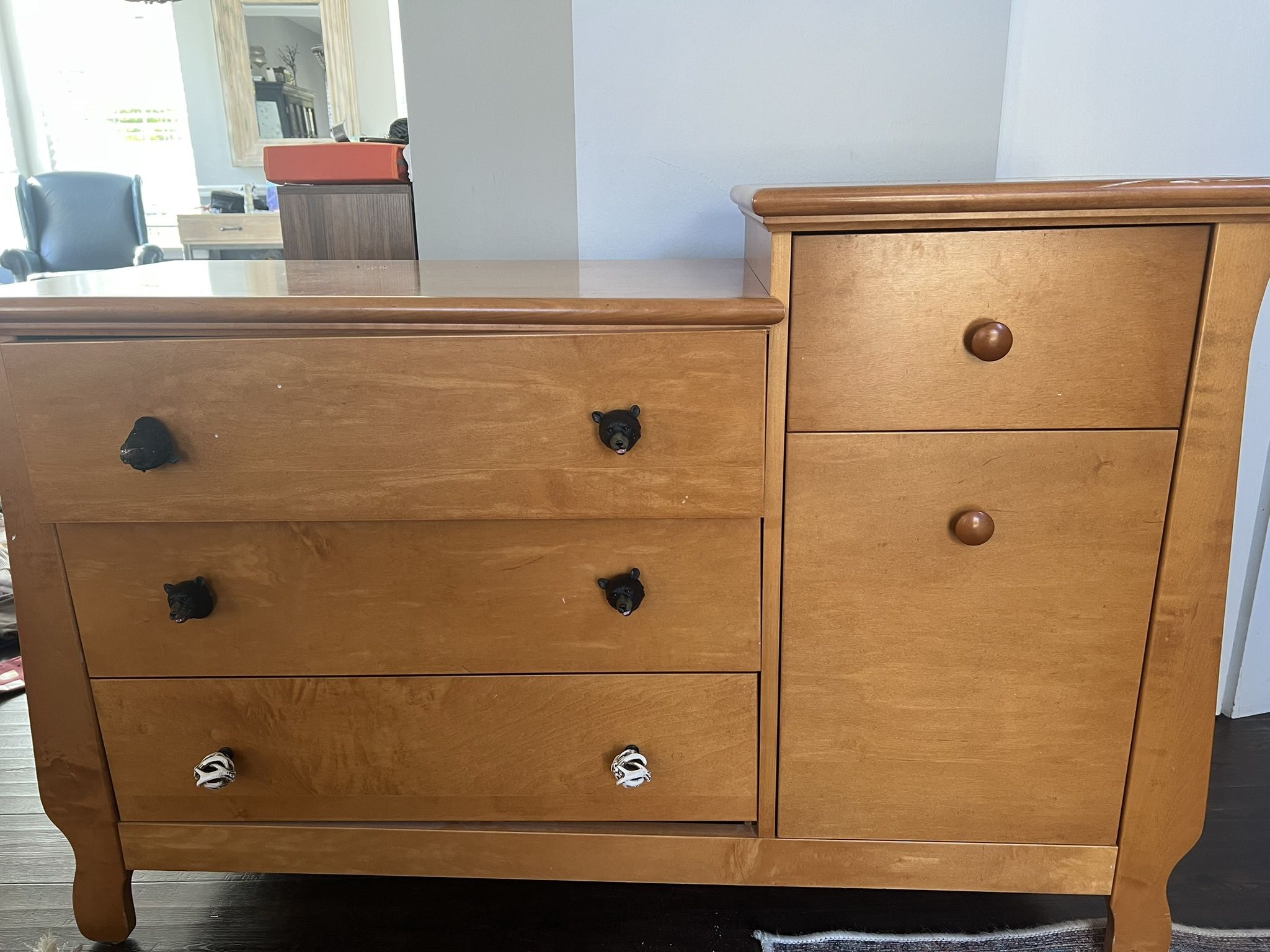 Dresser - Very Solid