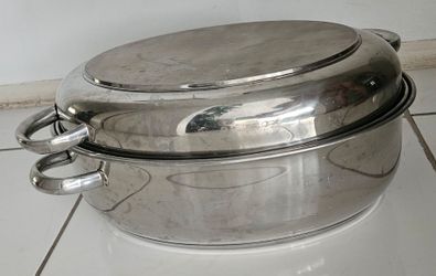 Oval roaster or a chafing dish insert
9.5-quart stainless steel pan 16"L x 11"W x 6"H