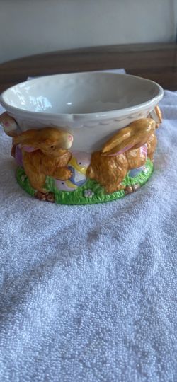 Easter Egg Dish/Candy Holder With Bunny Rabbits Around The Dish 7” Wide 4” High