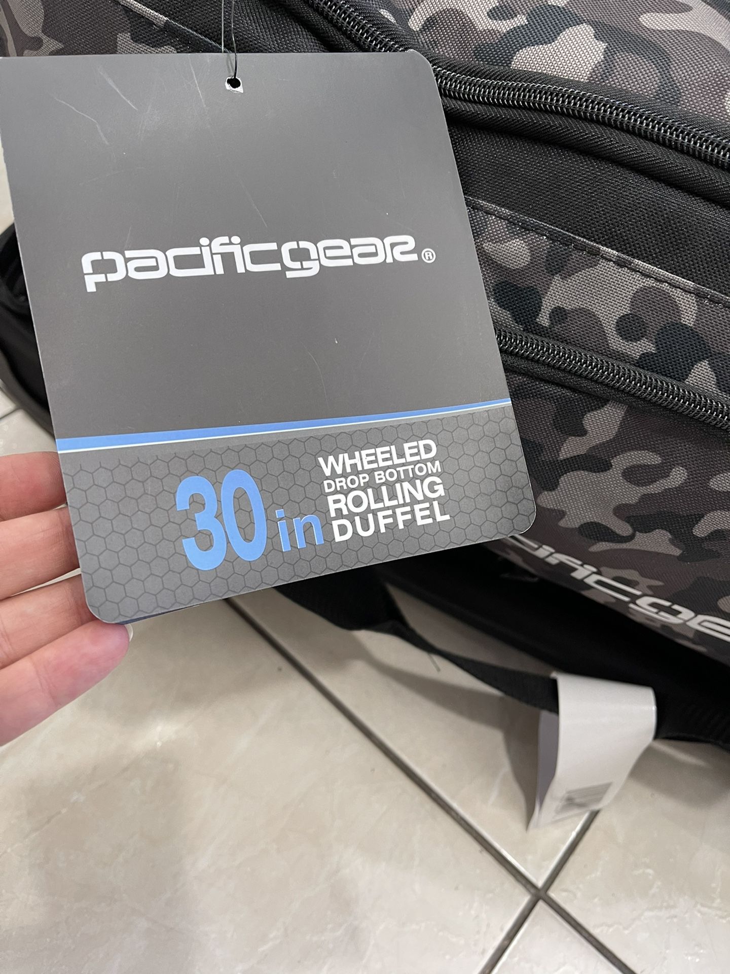 pacificgear 30-inch wheeled drop-bottom duffel bag