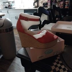 Women's New Inbox. Soda Size 9 Orange Wedge