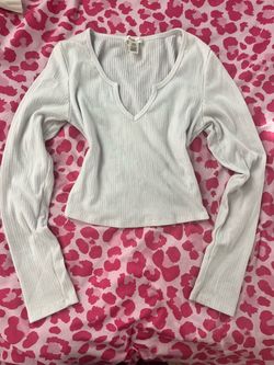 Small white longsleeve with