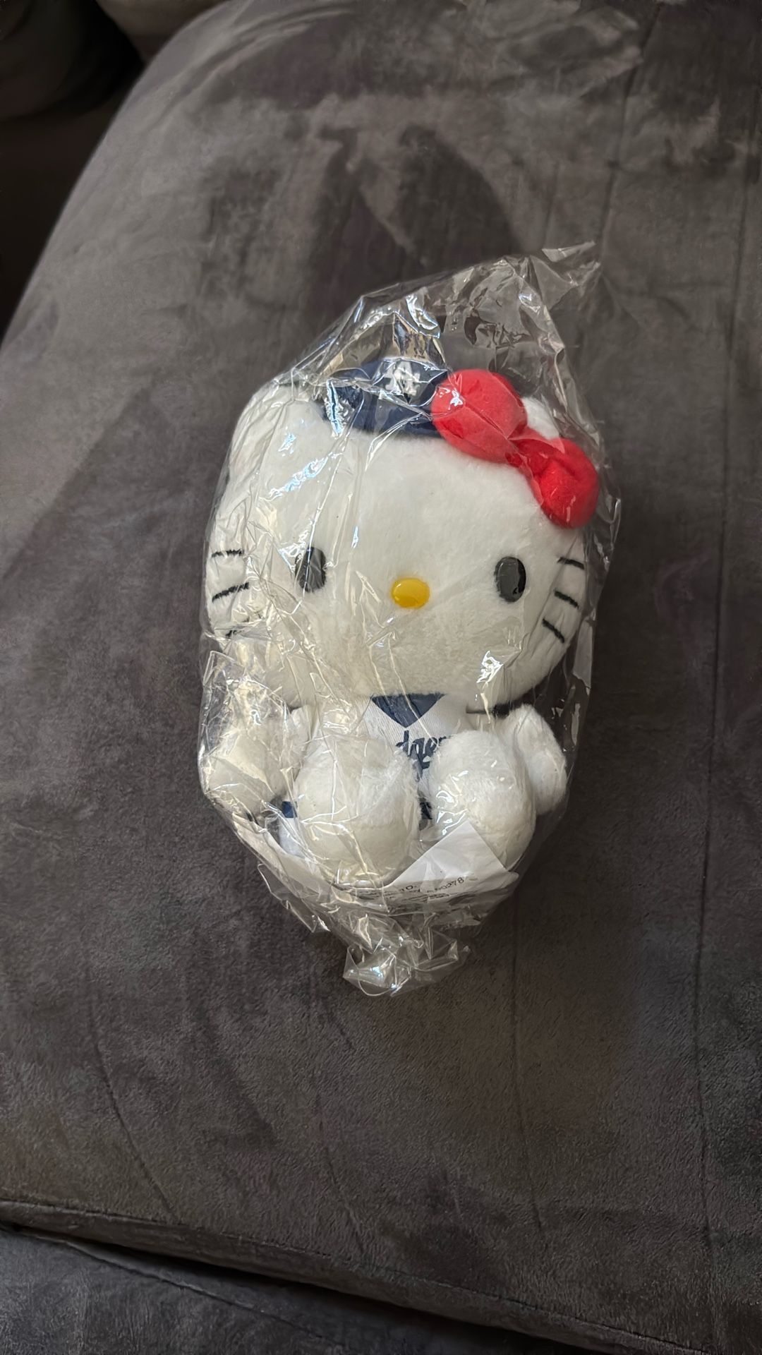 Dodgers hello Kitty night stadium giveaway plush
