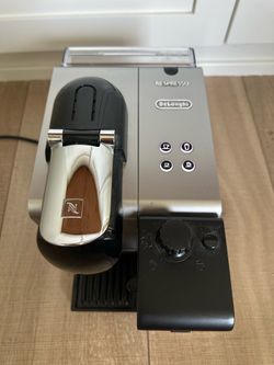De’Longhi Nespresso Lattissima Plus With Glass Drawer  EN520SL Capsule Espresso
