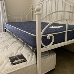 Ethan Allen Pop-Up Trundle Bed - 2 Twin 