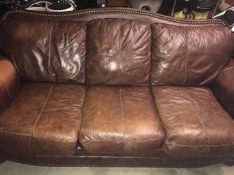 Very nice brown leather couch