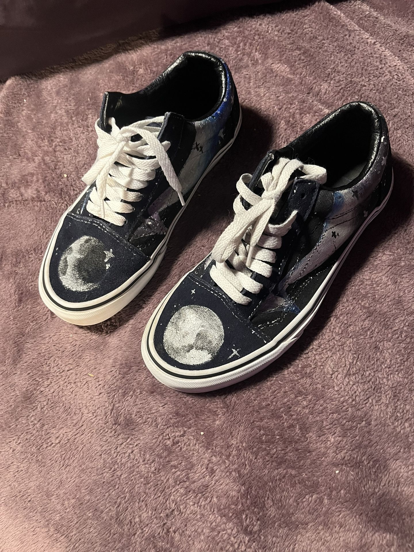 Vans Old Skool Sneaker, Black/White, 7M / 8.5W