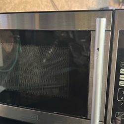 Black +Decker Microwave 