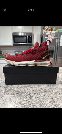 Lebron 16 King