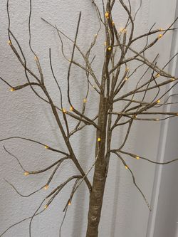 Gold home decor tree 4’ tall