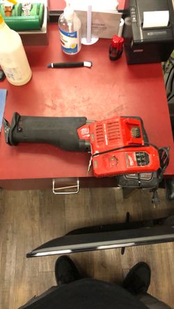 10035 Milwaukee M18 Reciprocating saw with battery and charger. 47573