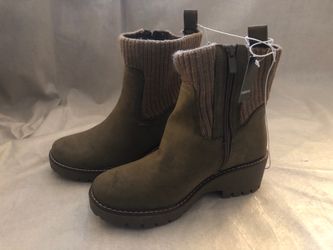 Torrid sweater cuff Chelsea bootie olive size 7