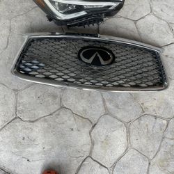 Q60 Headlight Right 