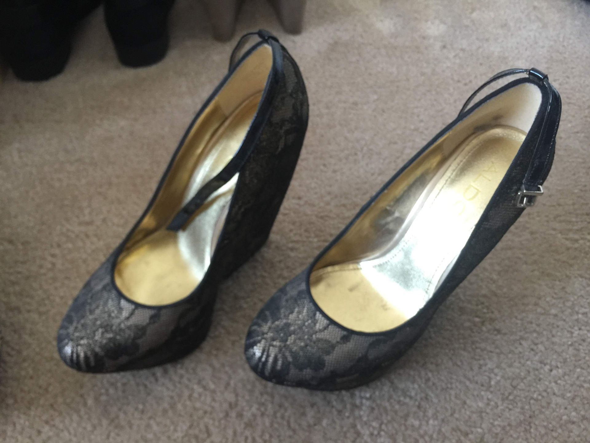 Aldo dressy high wedges size 8