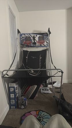 BASKETBALL HOOP