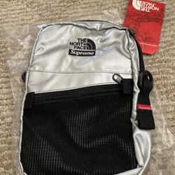 SUPREME The North Face Metallic Shoulder Bag (Silver)