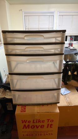 Plastic container