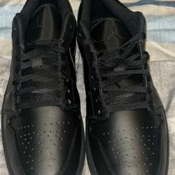 Air Jordan 1's 'Triple Black'