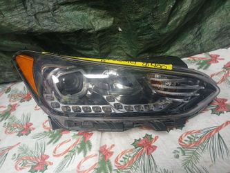 2019-22 Hyundai Veloster Right Headlight
